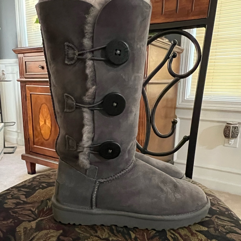 UGG Women's Bailey Button Triplet - Picture 5 of 14